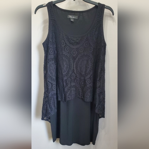 BLACK SLEEVELESS LACE MINI DRESS - Picture 9 of 9